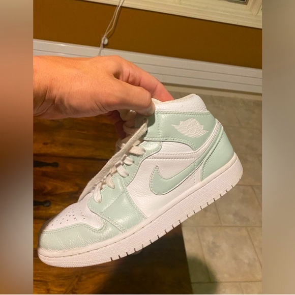 Mint Green Jordan 1 Mids - Picture 2 of 6